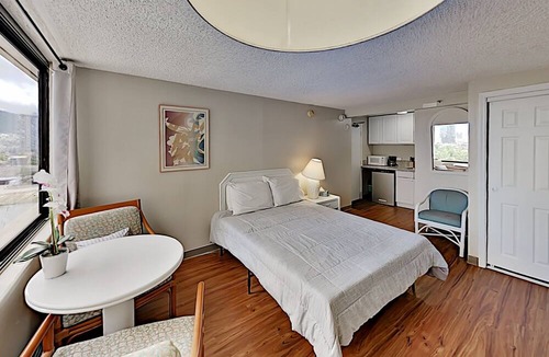 McCully - Moiliili Condo | Hawaiian Monarch 916 Condo by RedAwning