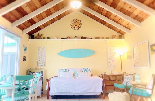 Punaluu Cottage | Breathtaking Ocean Views Beach Cottage