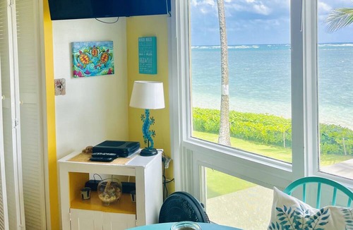 Punaluu Cottage | Breathtaking Ocean Views Beach Cottage