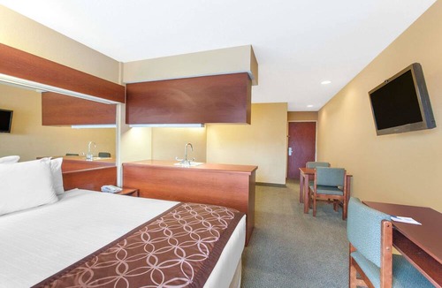 Rogers Hotel | Microtel Inn & Suites by Wyndham Rogers