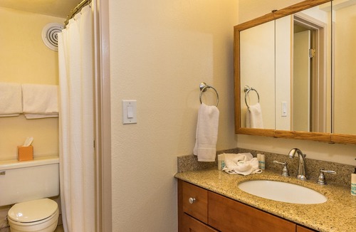 Kahana Hotel | Royal Kahana 220 - 2Br Condo