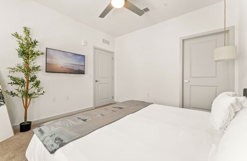 Bay Lake Apartment | Adeline Apartments 15m to Parks, Pet Friendly, Free Parking by Heavenly Homes