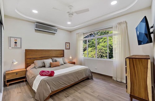 Mokuleia House | Kukui Hale - Short Walk to Beach, AC