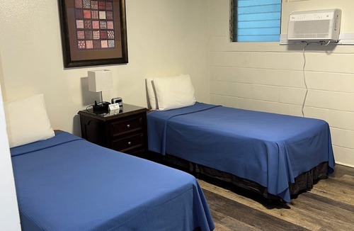 Lihue Hotel | Tip Top Motel Cafe & Bakery