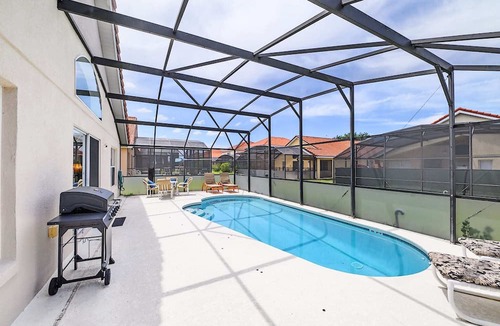 Solana Cottage | Family Resort Home w Pool, BBQ & Game Room