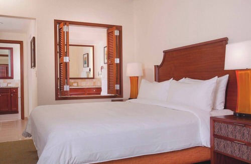 Ko Olina Condo | Marriott Ko Olina Beach Club - On The Beach- Family Friendly - Mountain View