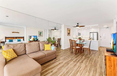 Waikiki Condo | Ilikai condo w/ocean view & beach access
