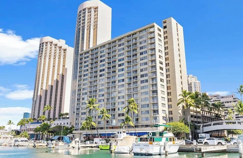 Waikiki Condo | Ilikai condo w/ocean view & beach access