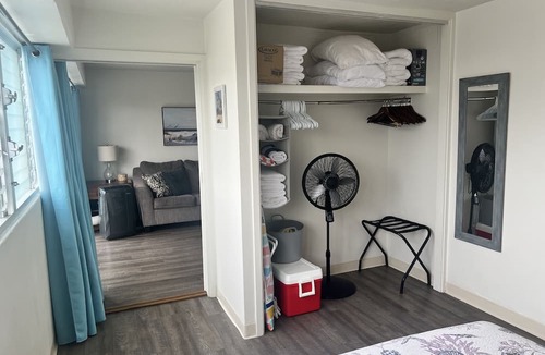 McCully - Moiliili Apartment | Waikiki Apartment sleeps 5 parking included