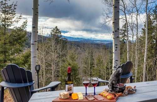 Cripple Creek Cabin | Summer Retreat-Private, Romantic, Dog-friendly, NEW Hot Tub, Hiking, Sunsets.