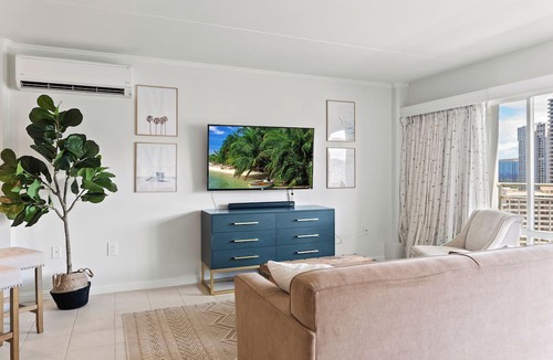 Waikiki Condo | Delightful City View 1 BDRM Condo, Queen Bed w/Kitchen & AC at the Ilikai