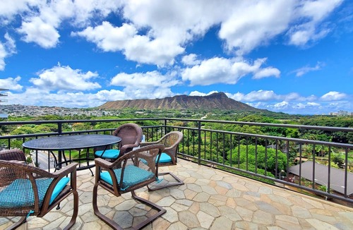 Waikiki Apartment | Calm, Quiet, New, & Clean Waikiki Queen Bed Studio - WAIKIKI GRAND HOTEL® 804