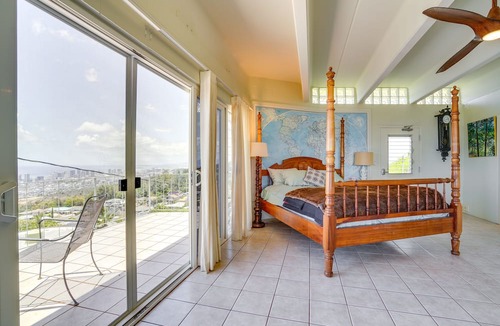 Diamond Head - Kapahulu - St. Louis Apartment | 4 Mi to Beaches: Honolulu Hideaway w/Views!