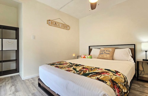 Diamond Head - Kapahulu - St. Louis Apartment | Remodeled in 2022, Diamond Head 2 Bedroom Oceanfront condo