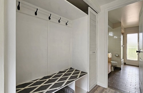 Diamond Head - Kapahulu - St. Louis Apartment | Remodeled in 2022, Diamond Head 2 Bedroom Oceanfront condo