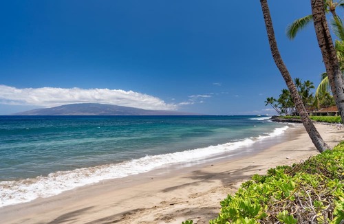 Downtown Lahaina Condo | Breathtaking Oceanfront Puamana Retreat – 5 Bedrooms, Modern & Spacious