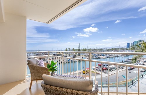 Waikiki Condo | ILIKAI NEWLY RENOVATED OCEAN VIEW ONE FREE PARKING