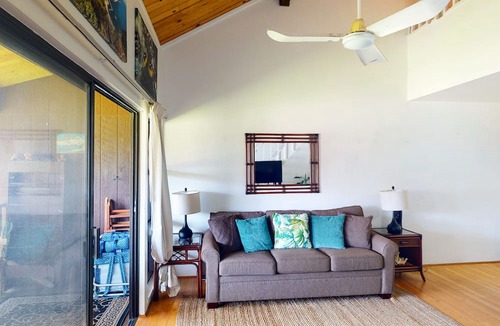 Kaunakakai Condo | Secluded, third-floor condo with ocean views, WiFi & outdoor pool