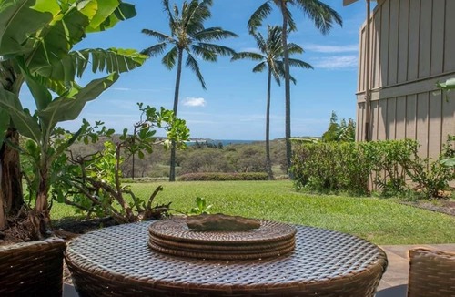 Maunaloa Condo | Ground-Floor Condo w/Ocean View, Lanai, Shared Pool/Hot Tub - Walk to Beach