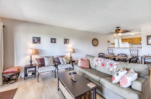 Maunaloa Condo | Ground-Floor Condo w/Ocean View, Lanai, Shared Pool/Hot Tub - Walk to Beach