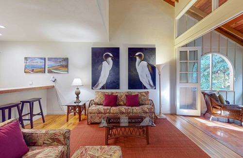 Maunaloa Condo | Secluded & Breezy Condo near the Ocean w/Free WiFi, Shared Outdoor Pool & Grills