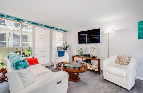 Diamond Head - Kapahulu - St. Louis Condo | Top Remodel of a gorgeous Diamond Head Oceanfront Lanai Condo - Sleeps 4