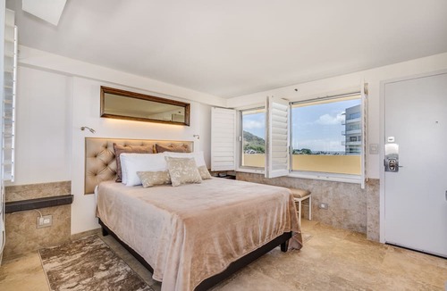 Diamond Head - Kapahulu - St. Louis Apartment | Gorgeous Diamond Head Penthouse Studio Stunning views, Private Balcony.