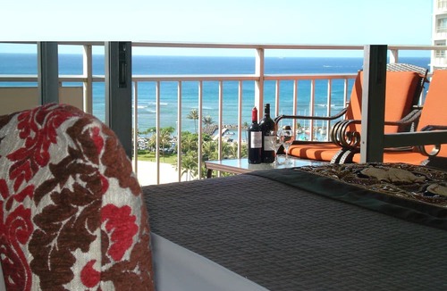 Waikiki Condo | Posh & Lavish . 2 ADJOINING SUITES . Direct Ocean Views