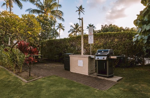 Wailua Hotel | Family and Friends Vacation! Spacious Pool View Suite + Living Area and Kitchen