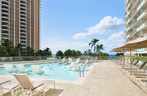 Waikiki Condo | Ocean View Studio at Ilikai Walk to Beach Dining and Shopping