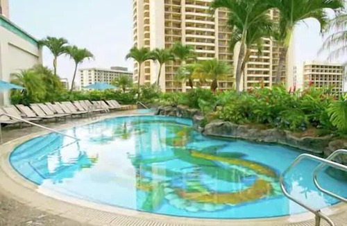 Waikiki Hotel | Waikiki | Couples Lagoon Stay | Pool + Spa