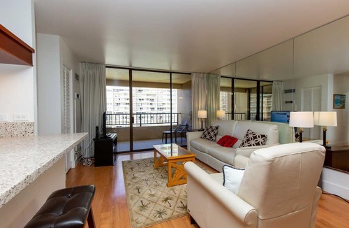 Waikiki Condo | Monthly Discovery Bay 1713 Ocean/City Views 1 Bd 1Ba