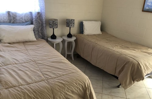 Waikiki Apartment | ~Waikiki~ LOWEST RATES IN AREA ~ 3 Bedroom ~ Fully Furn ~ Blocks to Beach ~