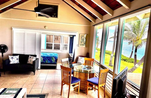 Punaluu Condo | Sandy Beachfront Cottage