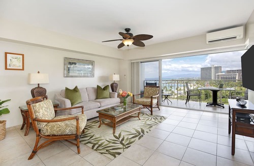 Waikiki Condo | GORGEOUS OCEAN VIEW and Sunsets! Full Kitchen, Washer/Dryer, Wi-Fi, Sleeps 4.