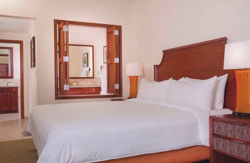 Ko Olina Condo | Marriott Ko Olina Beach Club - On The Beach- Family Friendly