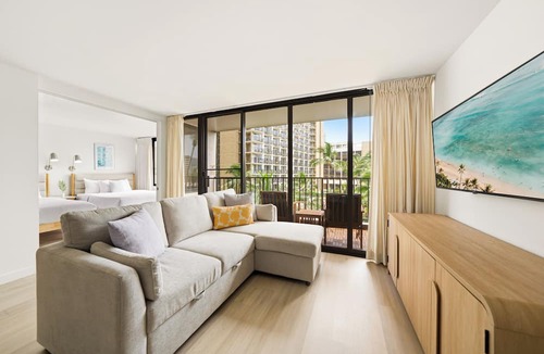 Waikiki Condo | Waikiki Banyan: 1 BD, Parking, AC, Unit Wash/Dryer