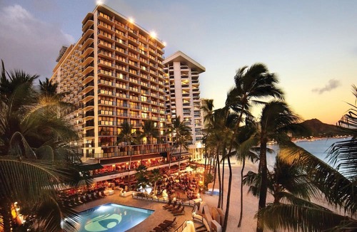Waikiki Hotel | On Beautiful Waikiki Beach! Pool, Spa, 3 On-Site Restaurants, Water Activities