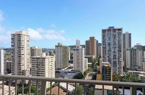 Waikiki Hotel | Walking Distance To The Beach! Waikiki View, Pets Allowed!