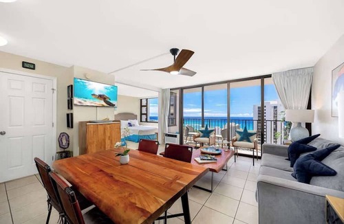 Waikiki Condo | Waikiki Banyan retreat - lanai & ocean views