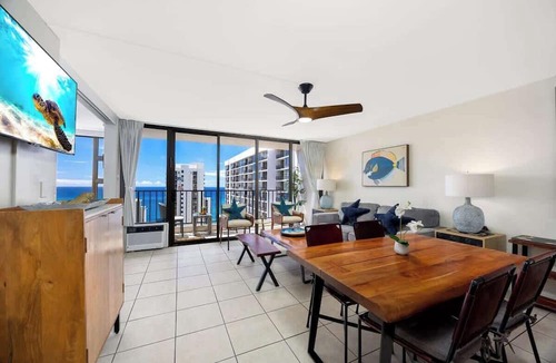 Waikiki Condo | Waikiki Banyan retreat - lanai & ocean views