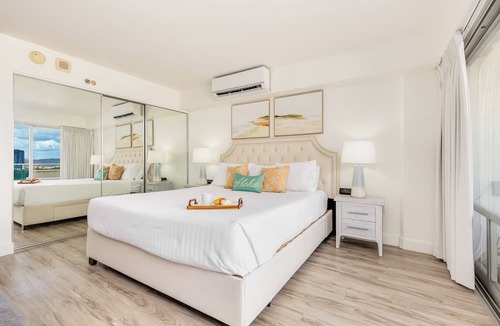 Waikiki Condo | Ocean-Marina Sunset Views Condo with Full Kitchen at Ilikai Hotel by Beach