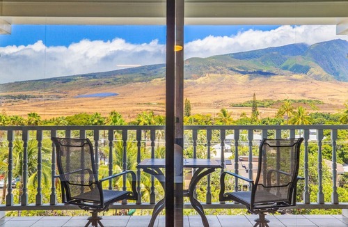 Historic Lahaina Front Street Condo | Lahaina Shores unit 528