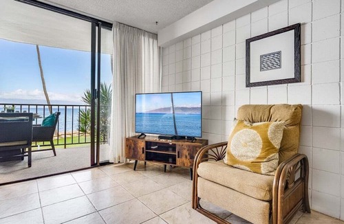 Kahana Condo | OceanFront Studio w Pool -Valley Isle 206