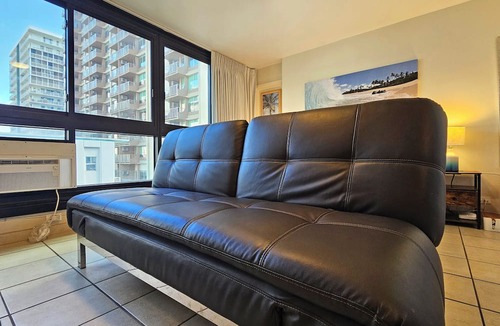 Waikiki Apartment | Suite 422 at the Waikiki Grand Hotel® Queen Bed & SofaBed
