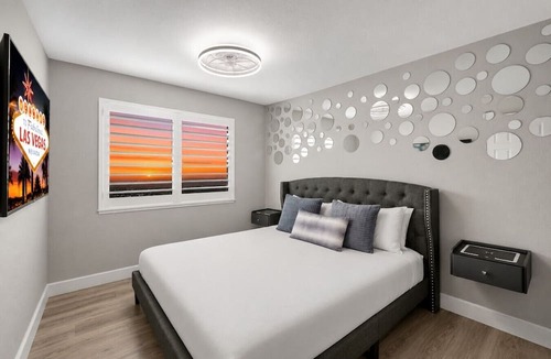 Las Vegas House | Upgraded King Beds Pool BBQ Near Strip