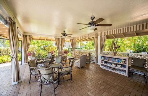 Wailua Hotel | Garden Oasis: Reconnect with Nature! Room w/Balcony! 3 Outdoor Pools + Parking