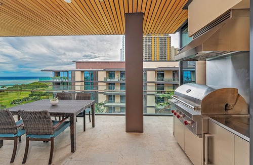 Ala Moana Condo | Luxurious Ocean & Sunset Views Condo at Park Lane w/Luxury Building Amenities