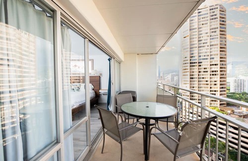 Waikiki Condo | City-View Waikiki Beach Condo - Free Parking!