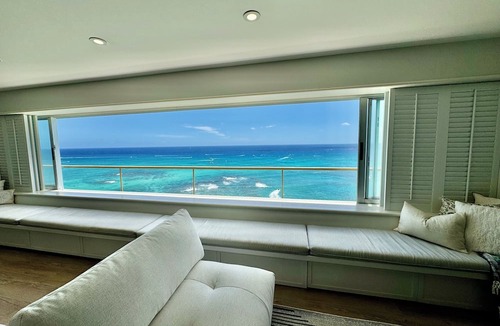 Diamond Head - Kapahulu - St. Louis Condo | Direct Oceanfront 1,000 sq' corner/end 18th floor condominium unit.